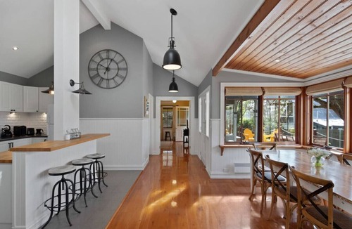 Rhyll Apartment | Oak Leaf Suite at Oaktree Lodge