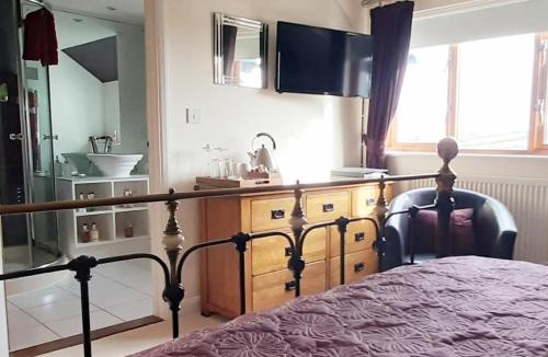 Stratton Bed & Breakfast | Oak Lodge B&B