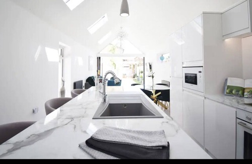 Brands Hatch Apartment | Oak Lodge.