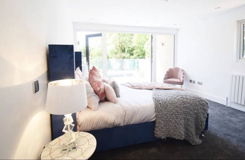 Brands Hatch Apartment | Oak Lodge.