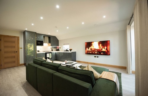 Reading Apartment | Oak Lodge - Premium 2-Bed, 2-Bath with Parking