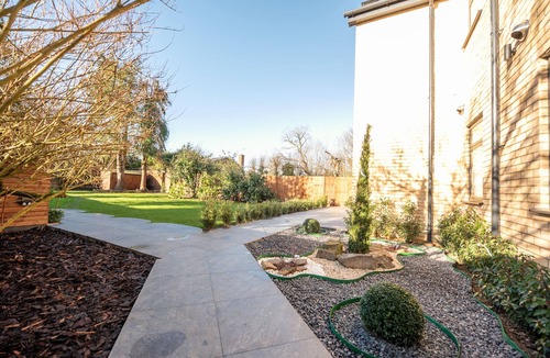 Reading Apartment | Oak Lodge - Premium 2-Bed, 2-Bath with Parking