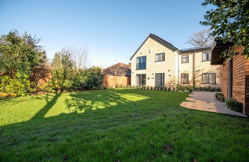 Reading Apartment | Oak Lodge - Premium 2-Bed, 2-Bath with Parking