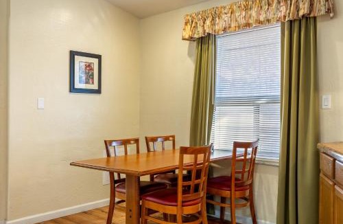 Pinetop Apartment | Oak-Lodge Standard by Roundhouse Resort and Spa