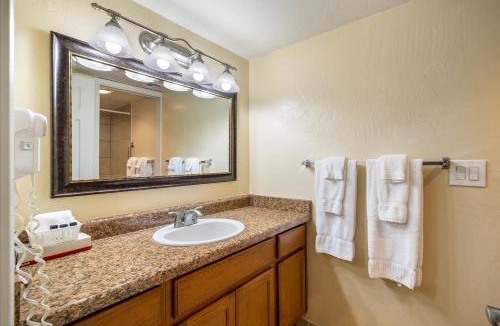 Pinetop Apartment | Oak-Lodge Standard by Roundhouse Resort and Spa