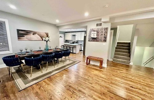 Oak Park House | Oak Park 3000 sq ft, sleep 16