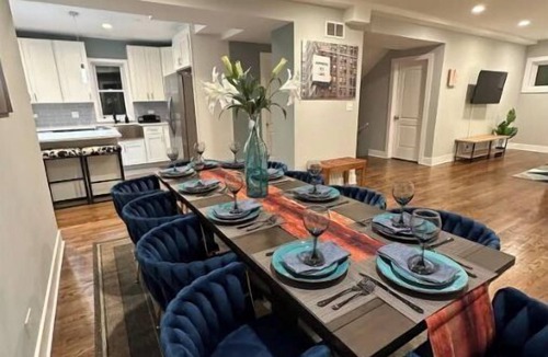 Oak Park House | Oak Park 3000 sq ft, sleep 16