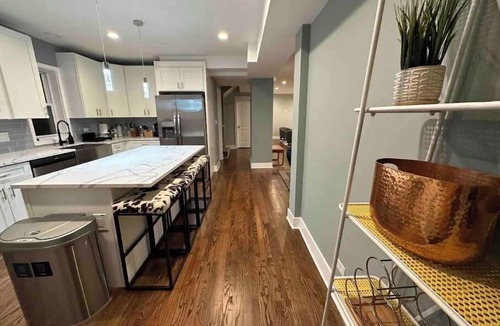 Oak Park House | Oak Park 3000 sq ft, sleep 16