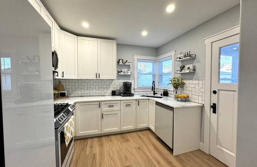 Milwaukee House | Oak Park Bliss: 3BR, 2BA Gem