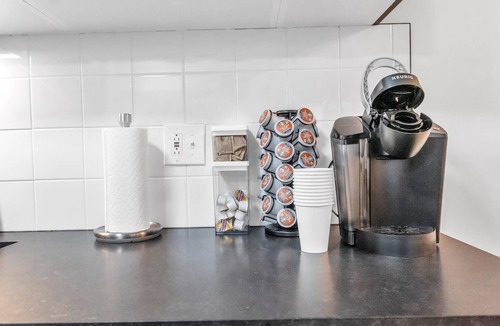 Oak Park Apartment | Oak Park Gem Next to Green Line In Unit Laundry