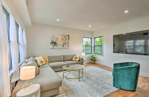 Oak Park House | Oak Park Home w/Grill - 5 Mi to Garfield Park!