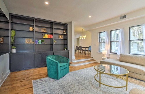 Oak Park House | Oak Park Home w/Grill - 5 Mi to Garfield Park!