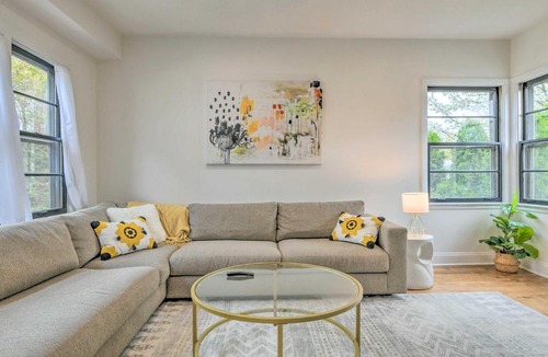 Oak Park House | Oak Park Home w/Grill - 5 Mi to Garfield Park!