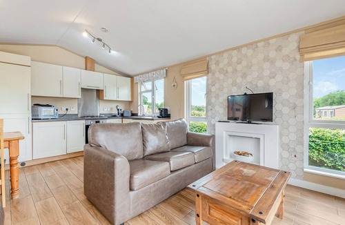 Cardeston Ski Chalet | Oak Place (Partial Lake View)