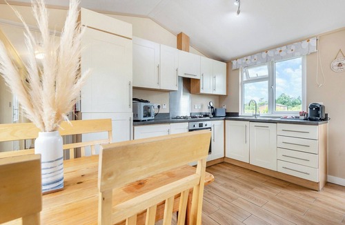 Cardeston Ski Chalet | Oak Place (Partial Lake View)