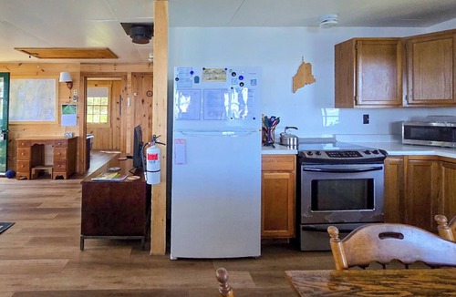 Mac Mahan House | OAK POINT CABIN | WATERFRONT | 2 Bed, 1 Bath