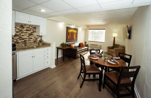 Branson Theater District Condo | Oak Ridge Branson: Modern 1 BR Condo w Pool