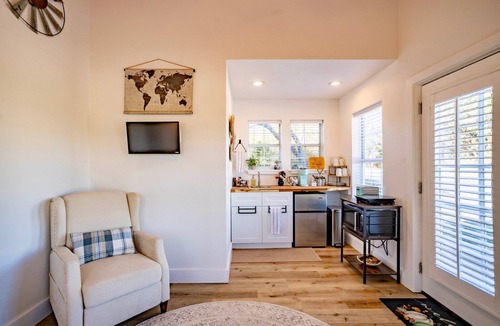 Waco Cottage | Oak Ridge Cottage ll - Cozy Place To Stay!