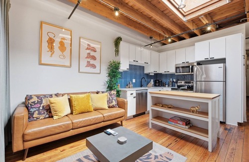 Crossroads Arts District Condo | Oak St. Loft #5 Downtown 1BR | Crossroads Arts District | Free Parking Spot