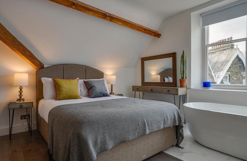 Windermere Apartment | Oak Street Apartment