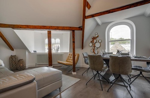 Windermere Apartment | Oak Street Apartment