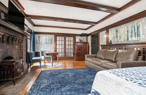Upper Telegraph House | Oak Suite