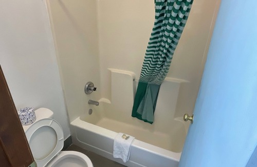 Irvine Hotel | Oak Tree Inn