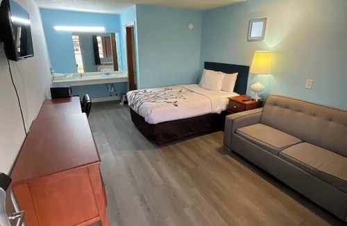 Irvine Hotel | Oak Tree Inn