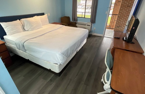 Irvine Hotel | Oak Tree Inn