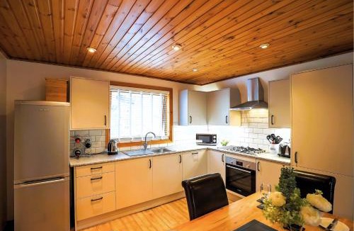 Liverton Villa | Oak Tree Lodge - A Romantic Getaway- Finlake Resort & Spa - Devon