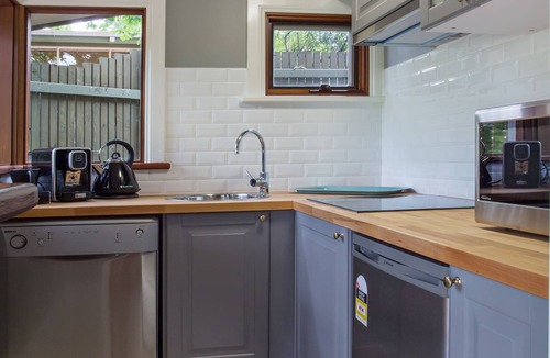 Rhyll Bed & Breakfast | Oak Tree Lodge