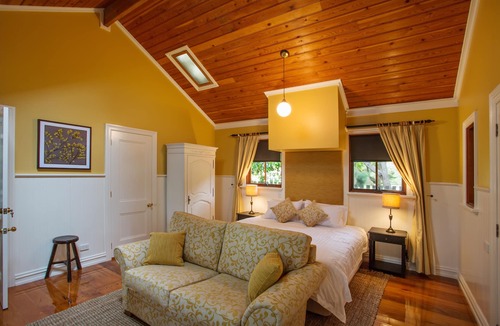 Rhyll Bed & Breakfast | Oak Tree Lodge