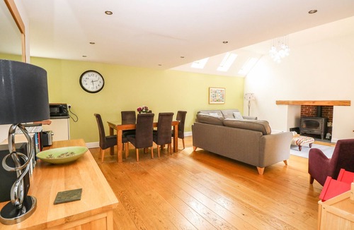 Crostwick Cottage | Oak Tree Lodge