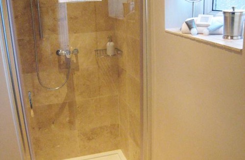 Crawley Down Bed & Breakfast | Oak Tree Lodge & Holiday Parking