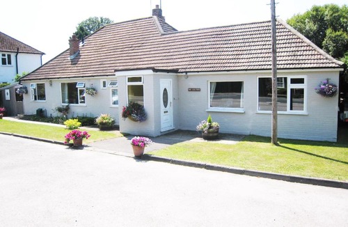 Crawley Down Bed & Breakfast | Oak Tree Lodge & Holiday Parking