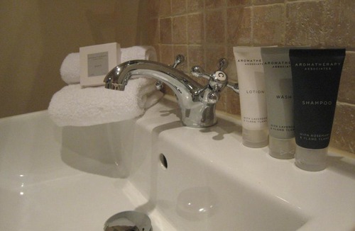 Crawley Down Bed & Breakfast | Oak Tree Lodge & Holiday Parking