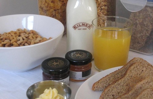 Crawley Down Bed & Breakfast | Oak Tree Lodge & Holiday Parking