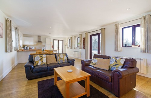 Claverdon House | OAK TREE LODGE IS A BRIGHT SPACIOUS BARN CONVERSION NR STRATFORD UPON AVON