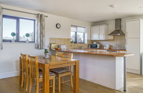 Claverdon House | OAK TREE LODGE IS A BRIGHT SPACIOUS BARN CONVERSION NR STRATFORD UPON AVON
