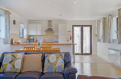 Claverdon House | OAK TREE LODGE IS A BRIGHT SPACIOUS BARN CONVERSION NR STRATFORD UPON AVON