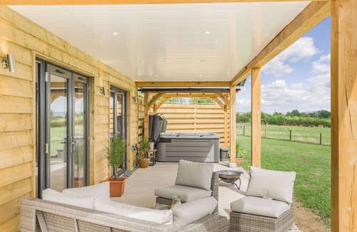 Kington Cottage | Oak Tree Lodge - UK38383