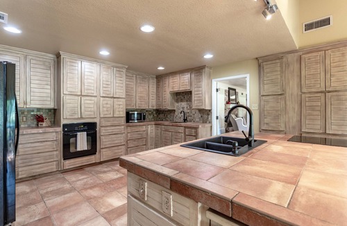 Waco House | Oak Tree Manor w/Pool