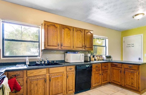 Orange Park House | ~Oak Tree Oasis Sleeps 10 Extra Parking~