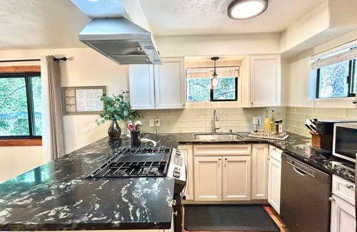 Carmel Valley House | Oak Treehouse Retreat