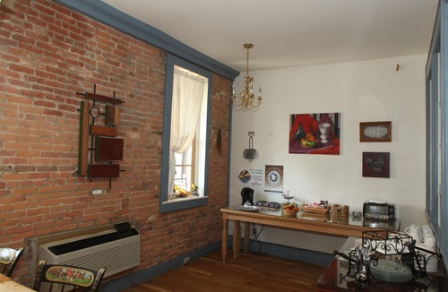 Geneseo Bed & Breakfast | Oak Valley Inn & Suites