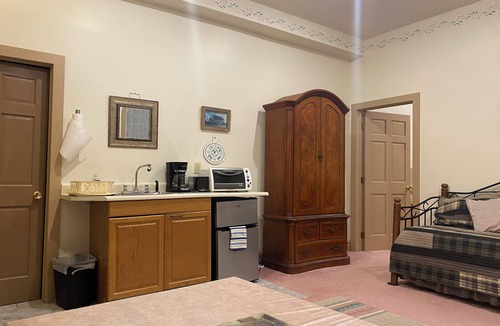 Geneseo Bed & Breakfast | Oak Valley Inn & Suites