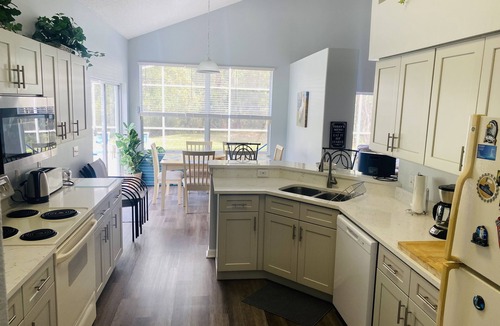 Thousand Oaks House | Oakchase villa with pool and gameroom sleeps 8 guests easy!