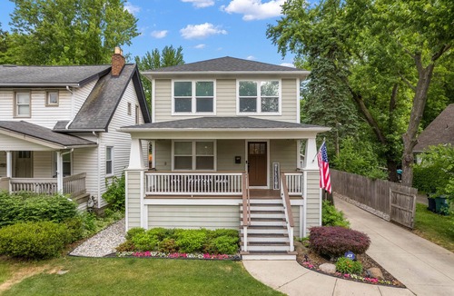 Royal Oak House | Oakdale Luxury Living