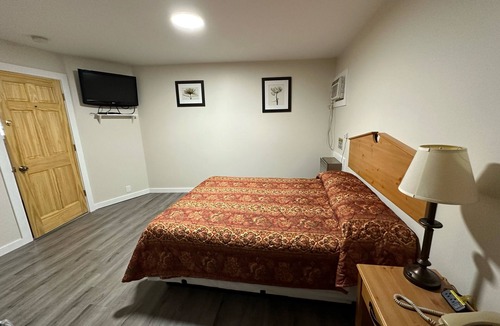 Waterford Hotel | Oakdell Motel