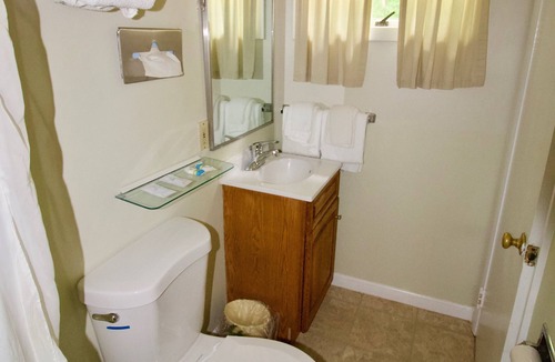 Waterford Hotel | Oakdell Motel